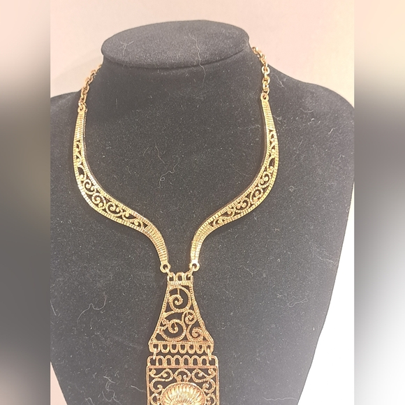 Vintage Ornate Gold Tone Costume Necklace With Coro Gold Tone. - Picture 5 of 7